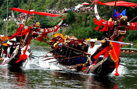 Fiesta de Barco del Dragón de la Etnia Miao 