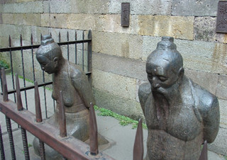 Esculturas Metales de Pecadores que Mataron a Yue Fei, Tumba del General Yue Fei