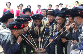 grupo étnico Qiang, Costumbres de las Minorías Chinas de Vin